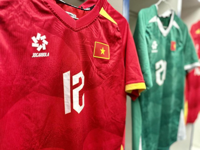 Diễn biến ĐT Việt Nam 4-0 Malaysia: Việt Nam trút "cơn mưa bàn thắng" vào lưới đối phương- Ảnh 6. Diễn biến ĐT Việt Nam 4-0 Malaysia: Việt Nam trút "cơn mưa bàn thắng" vào lưới đối phương- Ảnh 6.