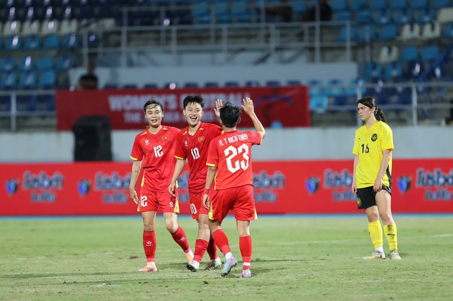 Đội tuyển Việt Nam thắng huỷ diệt 7-0 Malaysia tại SEA Games 33- Ảnh 2. Đội tuyển Việt Nam thắng huỷ diệt 7-0 Malaysia tại SEA Games 33- Ảnh 2.