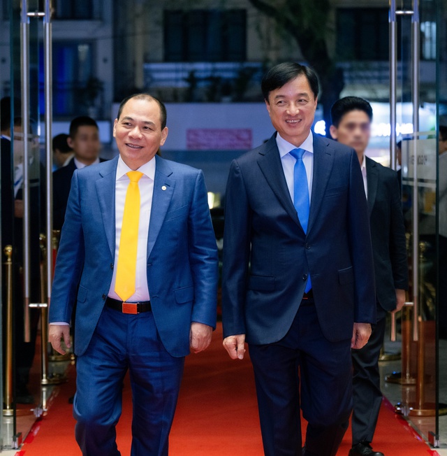 HOT: Gia đình tỷ phú Phạm Nhật Vượng vừa xuất hiện tại lễ trao giải VinFuture 2025, 1 chi tiết rất gây chú ý- Ảnh 4.