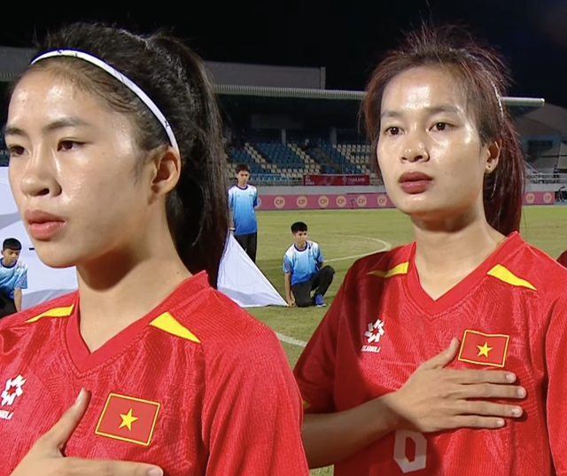 Diễn biến ĐT Việt Nam 4-0 Malaysia: Việt Nam trút "cơn mưa bàn thắng" vào lưới đối phương- Ảnh 4. Diễn biến ĐT Việt Nam 4-0 Malaysia: Việt Nam trút "cơn mưa bàn thắng" vào lưới đối phương- Ảnh 4.