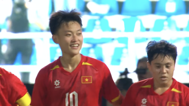 Diễn biến ĐT Việt Nam 4-0 Malaysia: Việt Nam trút "cơn mưa bàn thắng" vào lưới đối phương- Ảnh 1. Diễn biến ĐT Việt Nam 4-0 Malaysia: Việt Nam trút "cơn mưa bàn thắng" vào lưới đối phương- Ảnh 1.