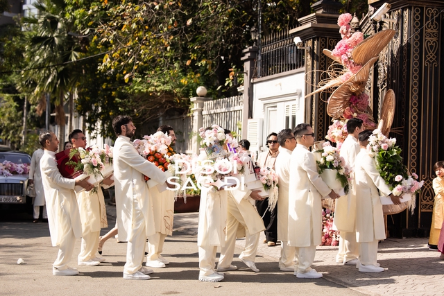 Hiếu Nguyễn sáng rực trong dàn bê tráp đám cưới Tiên Nguyễn, 1 hành động với anh rể nói lên tất cả- Ảnh 6. Hiếu Nguyễn sáng rực trong dàn bê tráp đám cưới Tiên Nguyễn, 1 hành động với anh rể nói lên tất cả- Ảnh 6.