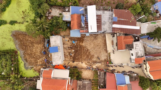 Hình ảnh ngôi nhà xây nhầm ở Hải Phòng được "thần đèn" di chuyển về đúng chỗ, chủ nhà dọn vào ở- Ảnh 1. Hình ảnh ngôi nhà xây nhầm ở Hải Phòng được "thần đèn" di chuyển về đúng chỗ, chủ nhà dọn vào ở- Ảnh 1.