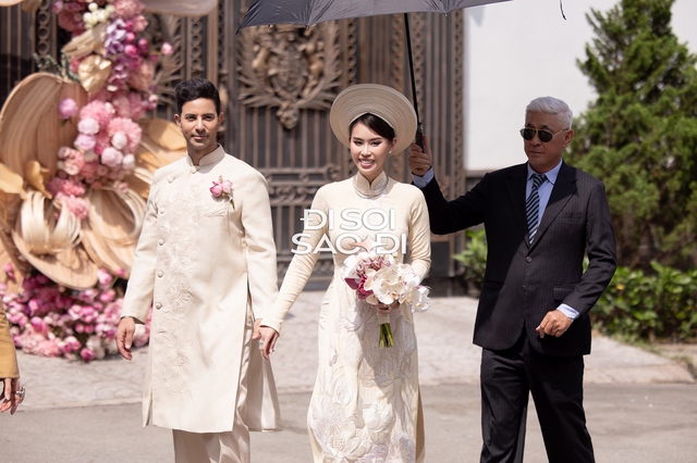 Toàn cảnh đám cưới xa hoa của Tiên Nguyễn: Cô dâu đeo kim cương, ngồi Rolls-Royce về nhà chồng, Hà Tăng và cả gia đình tỷ phú góp mặt!- Ảnh 6. Toàn cảnh đám cưới xa hoa của Tiên Nguyễn: Cô dâu đeo kim cương, ngồi Rolls-Royce về nhà chồng, Hà Tăng và cả gia đình tỷ phú góp mặt!- Ảnh 6.