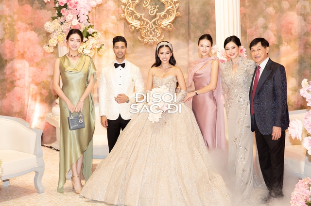 Trọn vẹn siêu lễ cưới của Tiên Nguyễn và chồng gốc Dubai: Dâu rể gấp đôi visual, gia đình tỷ phú đến dàn khách mời "quá vuýp"!- Ảnh 19. Trọn vẹn siêu lễ cưới của Tiên Nguyễn và chồng gốc Dubai: Dâu rể gấp đôi visual, gia đình tỷ phú đến dàn khách mời "quá vuýp"!- Ảnh 19.