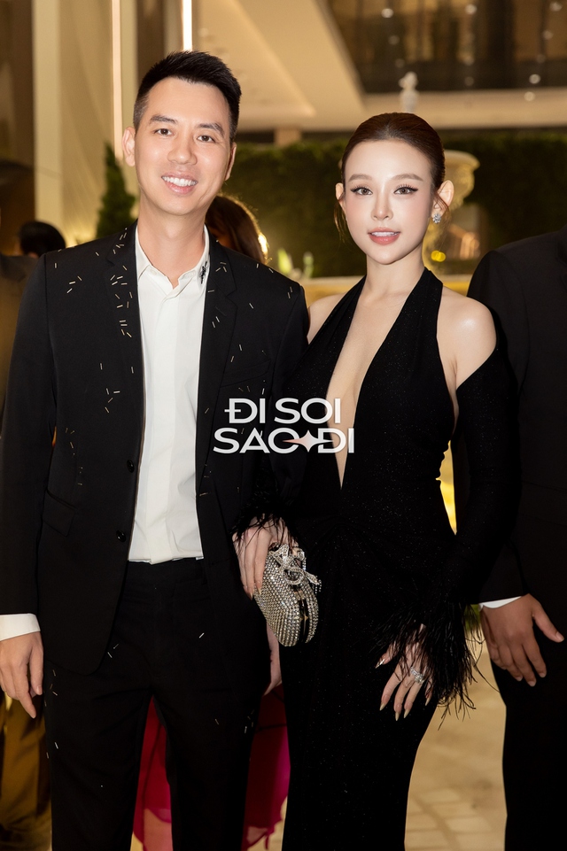 Trọn vẹn siêu lễ cưới của Tiên Nguyễn và chồng gốc Dubai: Dâu rể gấp đôi visual, gia đình tỷ phú đến dàn khách mời "quá vuýp"!- Ảnh 20. Trọn vẹn siêu lễ cưới của Tiên Nguyễn và chồng gốc Dubai: Dâu rể gấp đôi visual, gia đình tỷ phú đến dàn khách mời "quá vuýp"!- Ảnh 20.