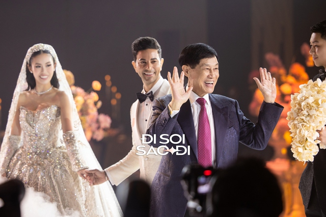 Trọn vẹn siêu lễ cưới của Tiên Nguyễn và chồng gốc Dubai: Dâu rể gấp đôi visual, gia đình tỷ phú đến dàn khách mời "quá vuýp"!- Ảnh 18. Trọn vẹn siêu lễ cưới của Tiên Nguyễn và chồng gốc Dubai: Dâu rể gấp đôi visual, gia đình tỷ phú đến dàn khách mời "quá vuýp"!- Ảnh 18.