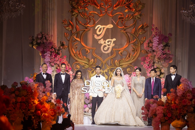 Trọn vẹn siêu lễ cưới của Tiên Nguyễn và chồng gốc Dubai: Dâu rể gấp đôi visual, gia đình tỷ phú đến dàn khách mời "quá vuýp"!- Ảnh 11. Trọn vẹn siêu lễ cưới của Tiên Nguyễn và chồng gốc Dubai: Dâu rể gấp đôi visual, gia đình tỷ phú đến dàn khách mời "quá vuýp"!- Ảnh 11.