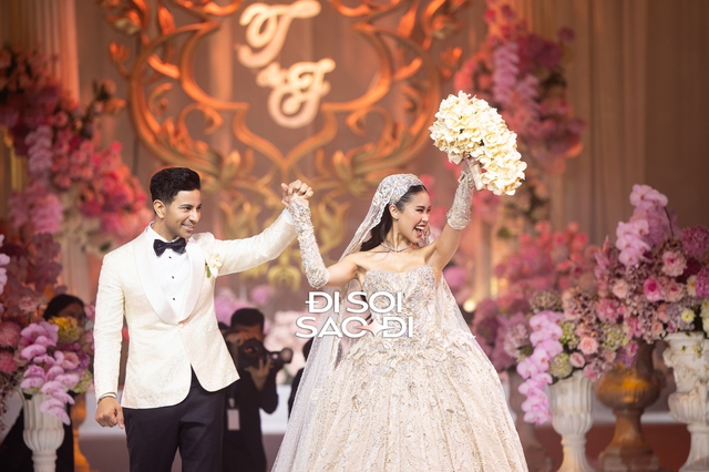 Trọn vẹn siêu lễ cưới của Tiên Nguyễn và chồng gốc Dubai: Dâu rể gấp đôi visual, gia đình tỷ phú đến dàn khách mời "quá vuýp"!- Ảnh 8. Trọn vẹn siêu lễ cưới của Tiên Nguyễn và chồng gốc Dubai: Dâu rể gấp đôi visual, gia đình tỷ phú đến dàn khách mời "quá vuýp"!- Ảnh 8.
