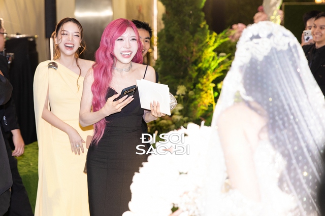 Trọn vẹn siêu lễ cưới của Tiên Nguyễn và chồng gốc Dubai: Dâu rể gấp đôi visual, gia đình tỷ phú đến dàn khách mời "quá vuýp"!- Ảnh 1. Trọn vẹn siêu lễ cưới của Tiên Nguyễn và chồng gốc Dubai: Dâu rể gấp đôi visual, gia đình tỷ phú đến dàn khách mời "quá vuýp"!- Ảnh 1.