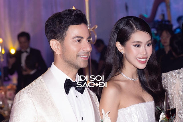 Trọn vẹn siêu lễ cưới của Tiên Nguyễn và chồng gốc Dubai: Dâu rể gấp đôi visual, gia đình tỷ phú đến dàn khách mời "quá vuýp"!- Ảnh 5. Trọn vẹn siêu lễ cưới của Tiên Nguyễn và chồng gốc Dubai: Dâu rể gấp đôi visual, gia đình tỷ phú đến dàn khách mời "quá vuýp"!- Ảnh 5.