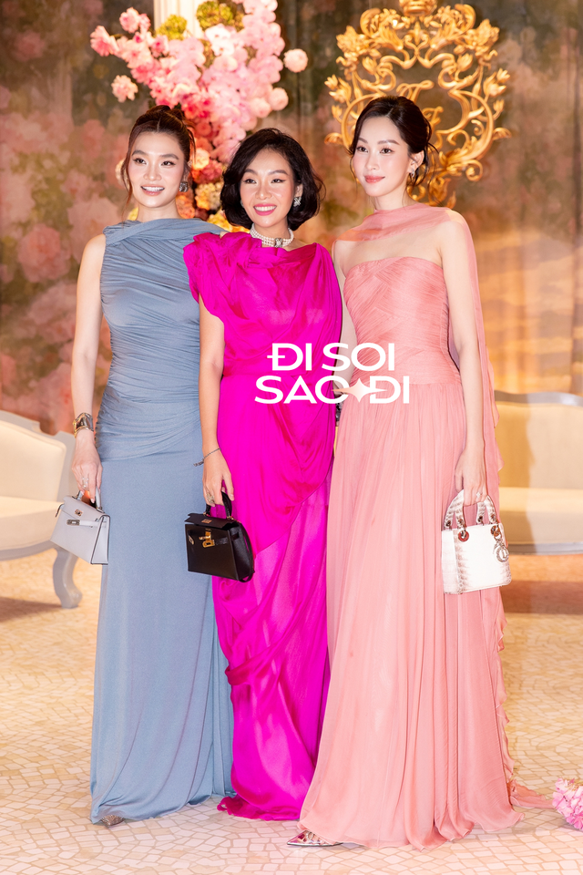 Đại tiệc sao trong đám cưới Tiên Nguyễn: Hà Tăng - Linh Rin đẹp ngây ngất, Tóc Tiên lẻ bóng đến dự- Ảnh 3. Đại tiệc sao trong đám cưới Tiên Nguyễn: Hà Tăng - Linh Rin đẹp ngây ngất, Tóc Tiên lẻ bóng đến dự- Ảnh 3.