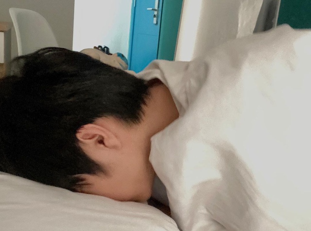 Đ&atilde; đến l&uacute;c TỐ GI&Aacute;C 4 th&oacute;i quen buổi s&aacute;ng "ăn cắp" tới 10 năm tuổi thọ: Rất nhiều người trẻ v&ocirc; tư l&agrave;m mỗi ng&agrave;y- Ảnh 1.