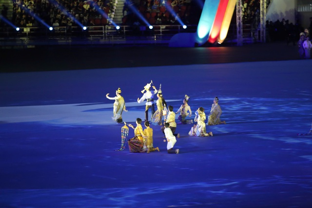 Khai mạc SEA Games 33: Lễ hội &aacute;nh s&aacute;ng v&agrave; sắc m&agrave;u, m&agrave;n biểu diễn m&ocirc; t&ocirc; nước b&ugrave;ng nổ- Ảnh 5.