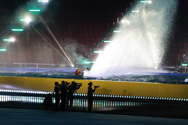 Khai mạc SEA Games 33: Lễ hội &aacute;nh s&aacute;ng v&agrave; sắc m&agrave;u, m&agrave;n biểu diễn m&ocirc; t&ocirc; nước b&ugrave;ng nổ- Ảnh 6.