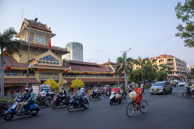 Dân tình nghỉ Tết hơi sâu: Ngày đi làm đầu tiên đường phố vẫn thông thoáng- Ảnh 19.