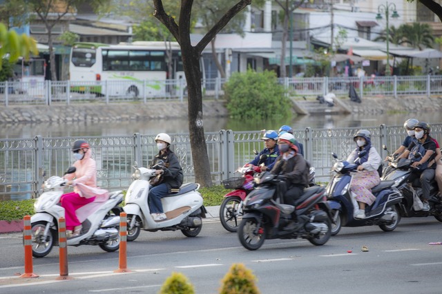 Dân tình nghỉ Tết hơi sâu: Ngày đi làm đầu tiên đường phố vẫn thông thoáng- Ảnh 22.