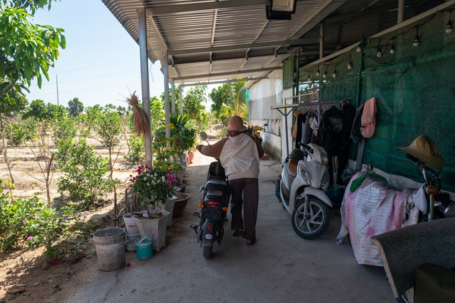 Về Ninh Thuận gặp ông bà ngoại bé Bắp giữa ồn ào 16,7 tỷ đồng từ thiện: "Con tôi nhỡ miệng, mong cô chú tha thứ cho nó"- Ảnh 7.