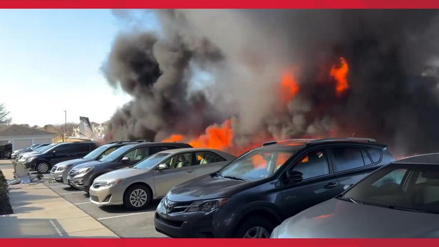 Hot: The plane crashed directly into a residential area in the US, creating a "sea of fire", the recording reveals the terrifying moment just before the disaster - Photo 1.