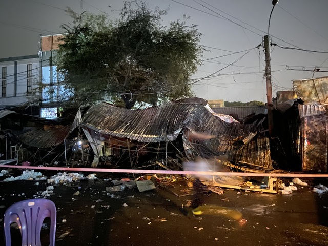 Tiểu thương nghẹn ngào sau vụ cháy chợ Thanh Đa khiến 7 ki ốt bị thiêu rụi: "Cháy sạch hết rồi..."- Ảnh 5.