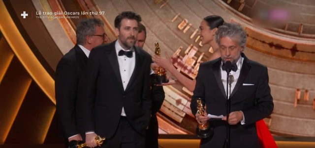Oscar 2025: Phim 18+ ngập cảnh nóng đại thắng với 5 tượng vàng, thành tích của nữ chính còn gây sốc hơn- Ảnh 10.