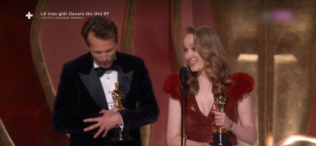Oscar 2025: Phim 18+ ngập cảnh nóng đại thắng với 5 tượng vàng, thành tích của nữ chính còn gây sốc hơn- Ảnh 9.
