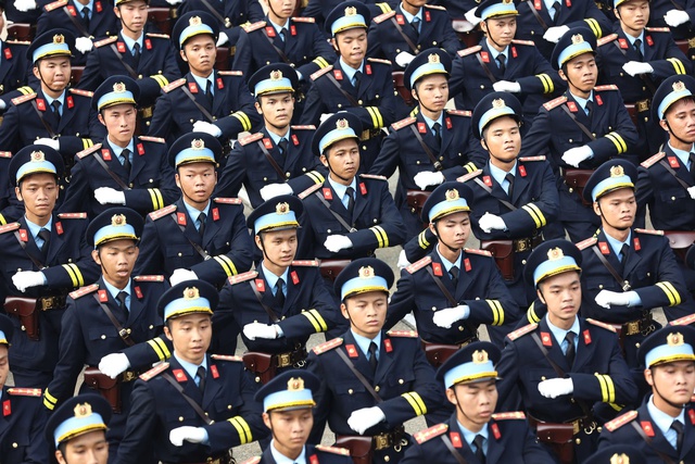 Ấn tượng hình ảnh "thẳng như kẻ chỉ, đều như in": 36 khối quân đội, công an hợp luyện diễu binh khiến ai cũng trầm trồ- Ảnh 21.