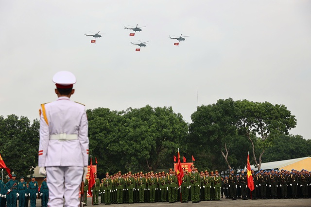 Ấn tượng hình ảnh "thẳng như kẻ chỉ, đều như in": 36 khối quân đội, công an hợp luyện diễu binh khiến ai cũng trầm trồ- Ảnh 24.