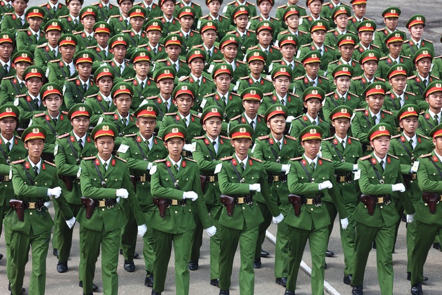 Ấn tượng hình ảnh "thẳng như kẻ chỉ, đều như in": 36 khối quân đội, công an hợp luyện diễu binh khiến ai cũng trầm trồ- Ảnh 9.