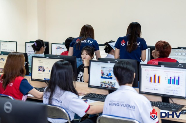 Học bổng “Hào Khí Hùng Vương” & “Đôi Bạn Cùng Tiến” 2025: Đồng hành cùng Gen Z đến giảng đường- Ảnh 2. Học bổng “Hào Khí Hùng Vương” & “Đôi Bạn Cùng Tiến” 2025: Đồng hành cùng Gen Z đến giảng đường- Ảnh 2.