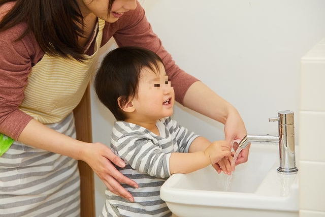 Bỏ lỡ lịch tiêm hoặc chưa thể tiêm vắc xin sởi, cần làm gì để bảo vệ trẻ trước nguy cơ mắc bệnh?- Ảnh 2.