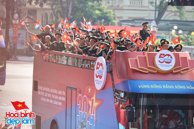 Toàn cảnh lễ diễu binh, diễu hành ngày 30/4 tại TP.HCM: Từng khoảnh khắc đều đáng nhớ!- Ảnh 123.