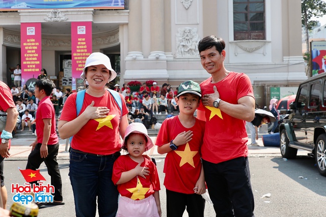 Toàn cảnh lễ diễu binh, diễu hành ngày 30/4 tại TP.HCM: Từng khoảnh khắc đều đáng nhớ!- Ảnh 163.