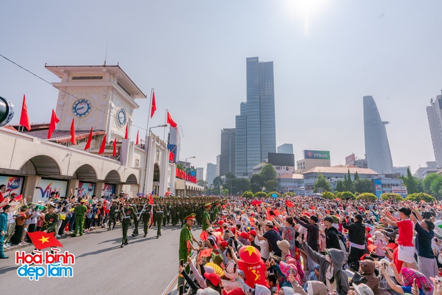 Toàn cảnh lễ diễu binh, diễu hành ngày 30/4 tại TP.HCM: Từng khoảnh khắc đều đáng nhớ!- Ảnh 165.