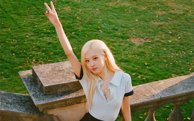 Rosé (BLACKPINK) bị chỉ trích thích bản sắc phương Tây- Ảnh 1.
