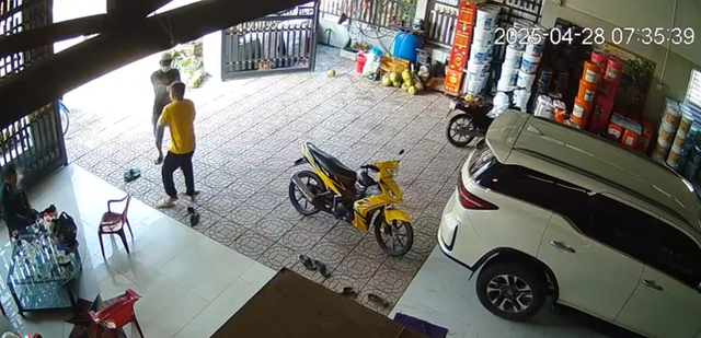 Tình hình sức khoẻ mới nhất của người bị bắn trong vụ nổ súng ở Vĩnh Long: Đang thở máy, điều trị chống phù não- Ảnh 1.