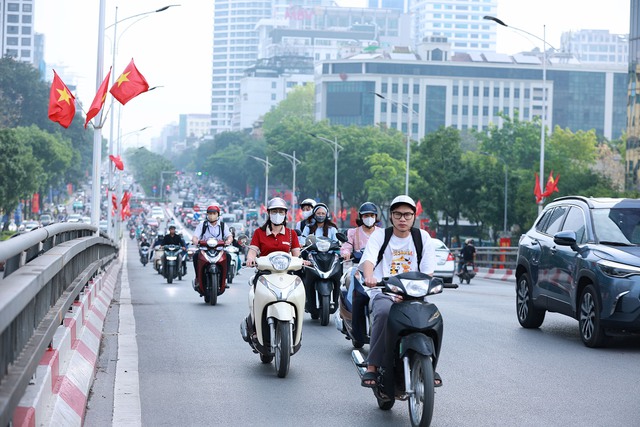 Hình ảnh lạ thường được ghi nhận tại Hà Nội vào buổi sáng sớm đầu tuần- Ảnh 6.
