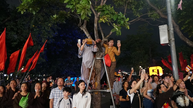 Toàn cảnh ngày rước xá lợi Phật về Chùa Quán Sứ ở Hà Nội- Ảnh 32.