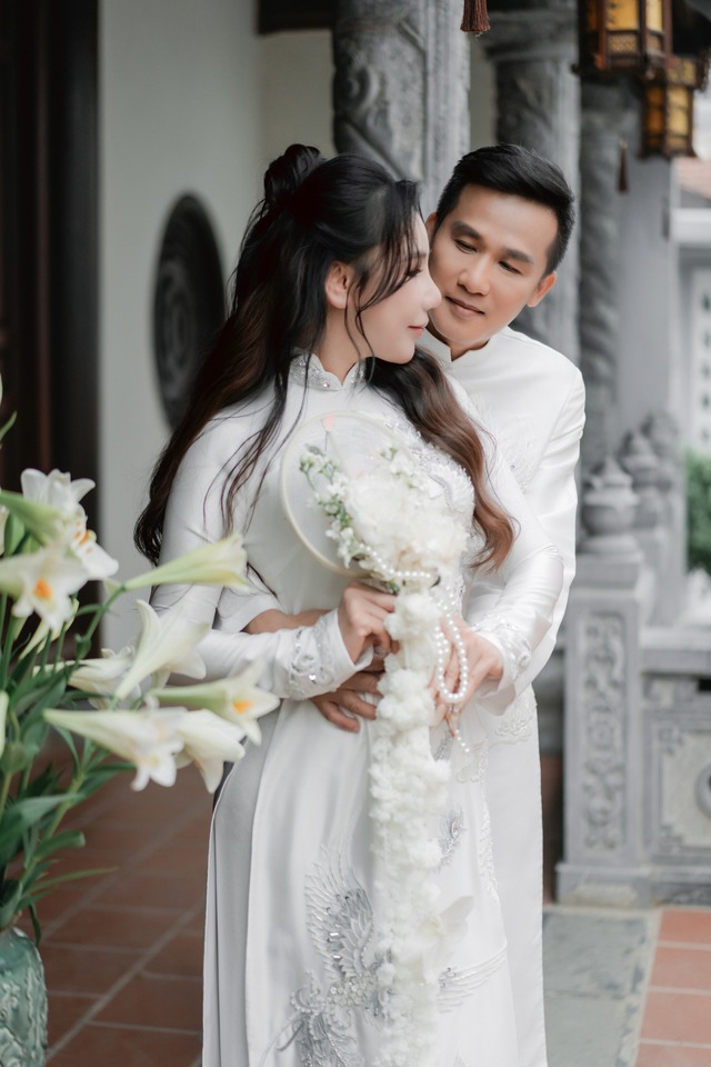 Trực tiếp đám cưới Hồ Quỳnh Hương: Cô dâu lộ diện xinh xắn, Thiều Bảo Trâm làm phù dâu, lễ đường có 1 chi tiết đặc biệt- Ảnh 8. Trực tiếp đám cưới Hồ Quỳnh Hương: Cô dâu lộ diện xinh xắn, Thiều Bảo Trâm làm phù dâu, lễ đường có 1 chi tiết đặc biệt- Ảnh 8.