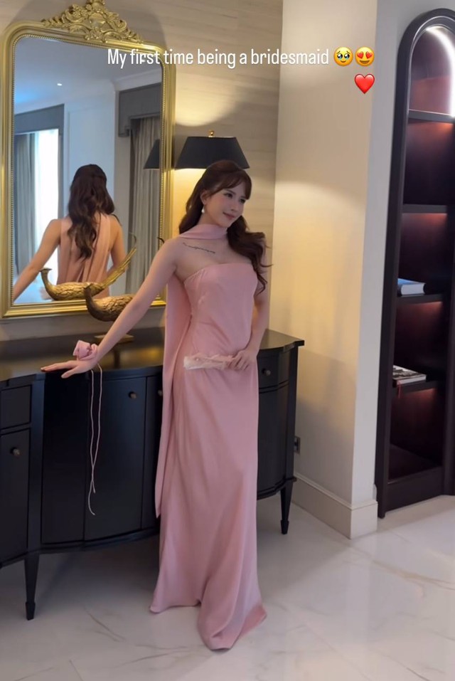 Trực tiếp đám cưới Hồ Quỳnh Hương: Cô dâu lộ diện xinh xắn, Thiều Bảo Trâm làm phù dâu, lễ đường có 1 chi tiết đặc biệt- Ảnh 6. Trực tiếp đám cưới Hồ Quỳnh Hương: Cô dâu lộ diện xinh xắn, Thiều Bảo Trâm làm phù dâu, lễ đường có 1 chi tiết đặc biệt- Ảnh 6.