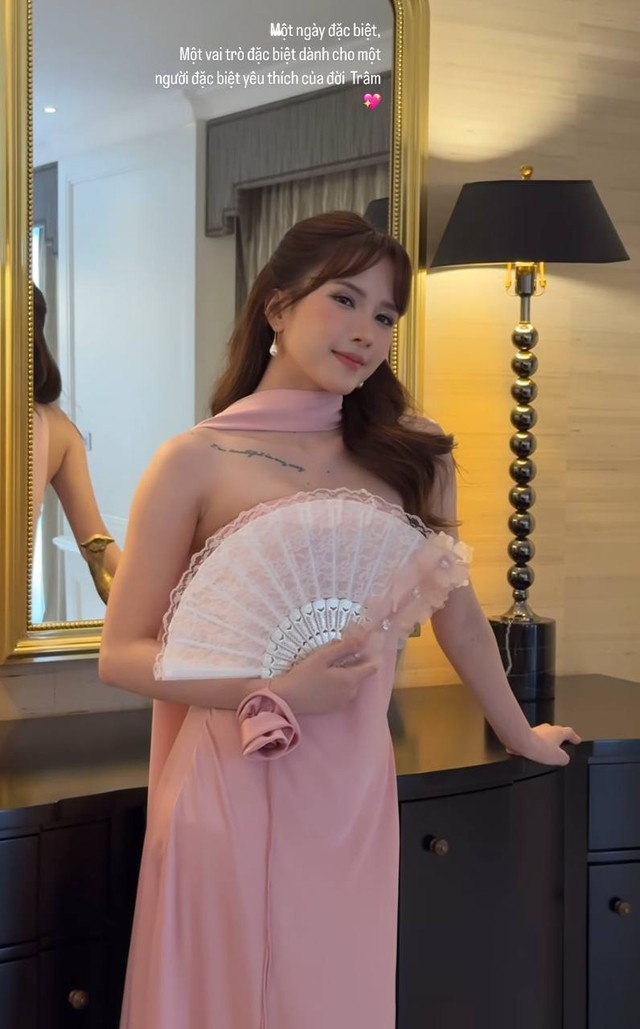 Trực tiếp đám cưới Hồ Quỳnh Hương: Cô dâu lộ diện xinh xắn, Thiều Bảo Trâm làm phù dâu, lễ đường có 1 chi tiết đặc biệt- Ảnh 5. Trực tiếp đám cưới Hồ Quỳnh Hương: Cô dâu lộ diện xinh xắn, Thiều Bảo Trâm làm phù dâu, lễ đường có 1 chi tiết đặc biệt- Ảnh 5.