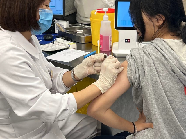 Tại sao nữ giới cần tiêm vắc xin HPV?- Ảnh 2.