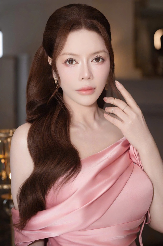 Sự thật màn bắt hoa cưới tại hôn lễ Hồ Quỳnh Hương: Lộ clip 