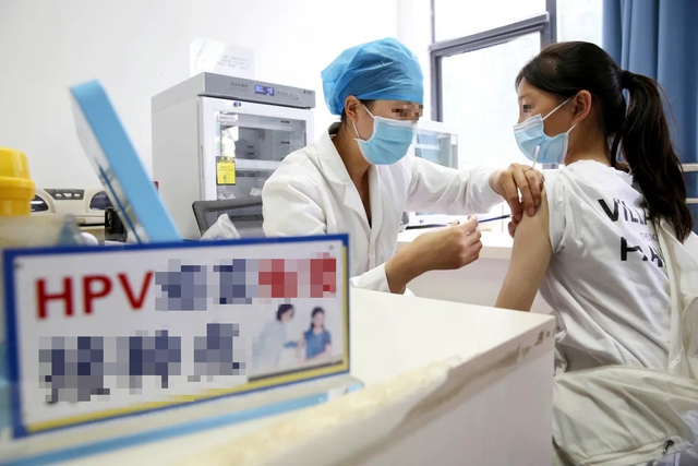 Nữ giới tiêm vắc xin HPV trong độ tuổi nào là tốt nhất?- Ảnh 1.