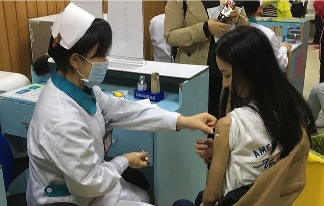 Nữ giới cần tiêm mấy mũi vắc xin HPV mới đủ?- Ảnh 1.