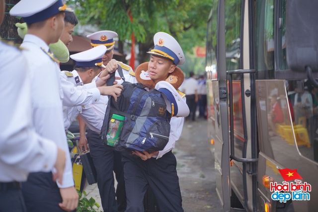 Cảnh tượng hiếm có ở sân bay Tân Sơn Nhất: Một màu xanh đồng loạt khiến ai cũng ngoái nhìn!- Ảnh 22.