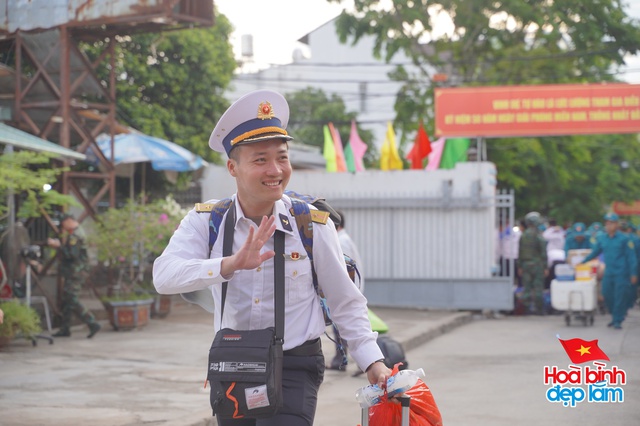 Cảnh tượng hiếm có ở sân bay Tân Sơn Nhất: Một màu xanh đồng loạt khiến ai cũng ngoái nhìn!- Ảnh 20.