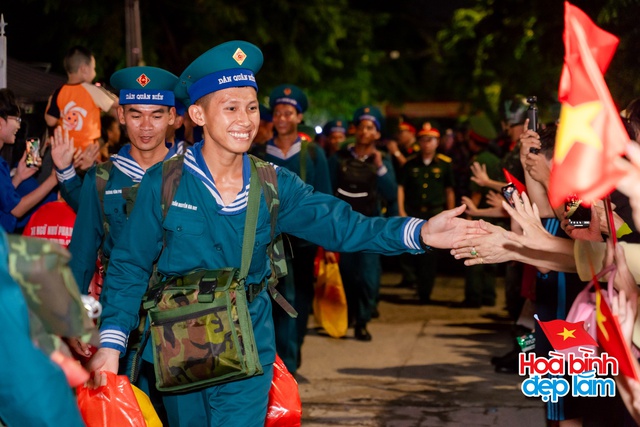 Cảnh tượng hiếm có ở sân bay Tân Sơn Nhất: Một màu xanh đồng loạt khiến ai cũng ngoái nhìn!- Ảnh 25.