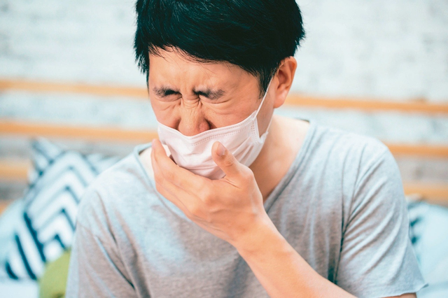 Covid-19 tăng trở lại: Dấu hiệu nhận biết và triệu chứng phổ biến của người nhiễm Covid-19- Ảnh 1.