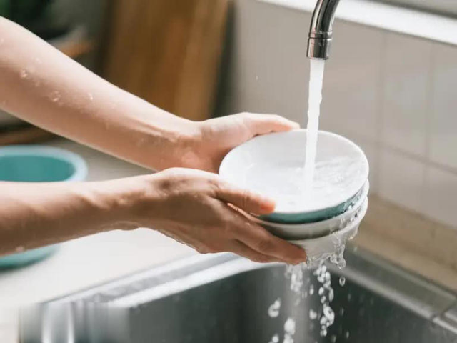 5 sai lầm khi rửa bát khiến cả gia đình mắc ung thư, nhiều người không hay biết vẫn làm mỗi ngày, nhất là cái số 3- Ảnh 1.
